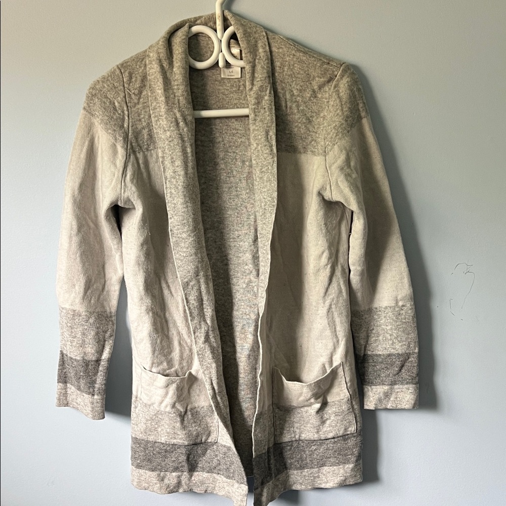 Elegant Women's Gray Cardigan with Pockets
